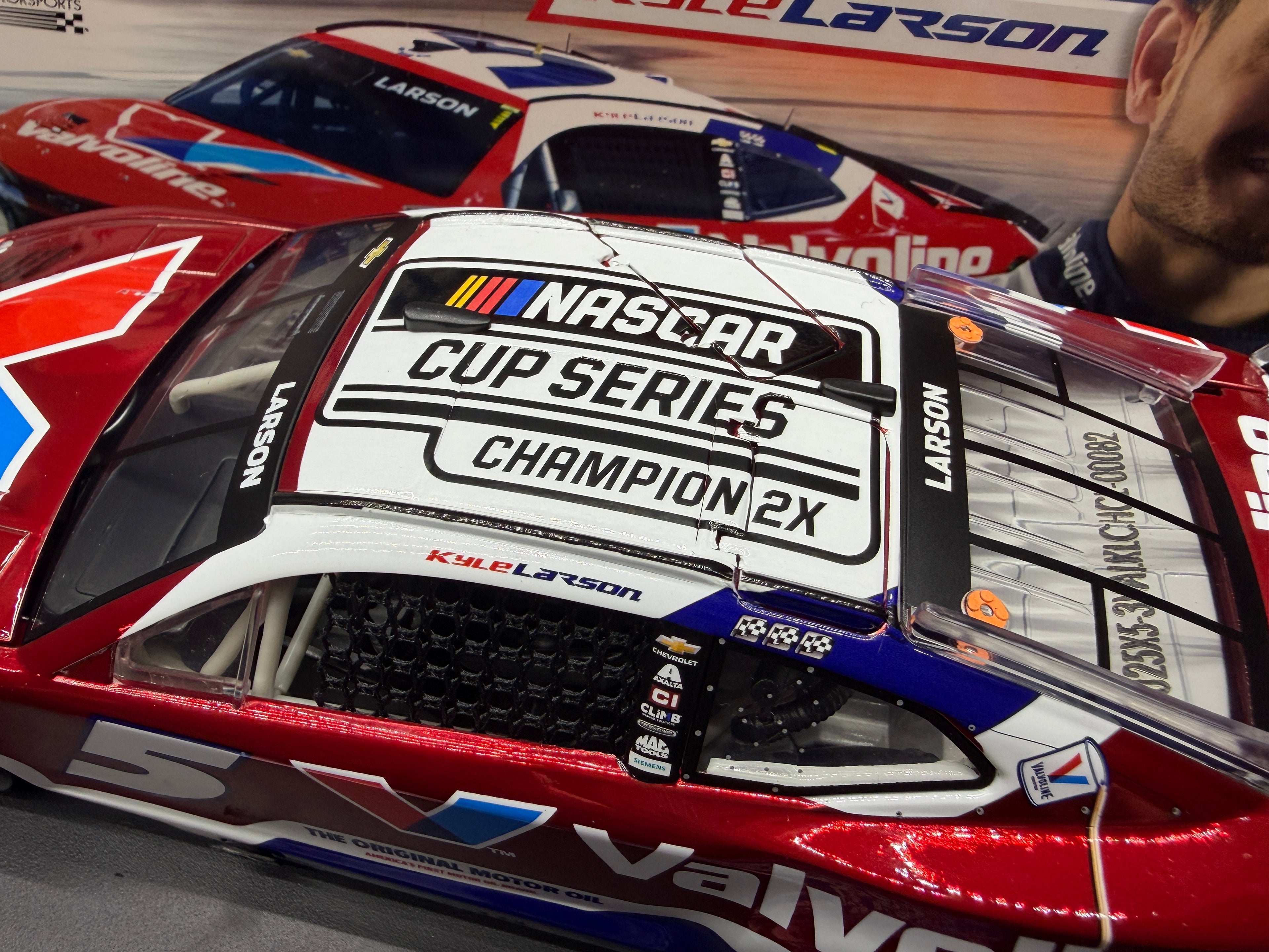 2025 Kyle Larson 1:24 Valvoline Champion COLOR CHROME Diecast