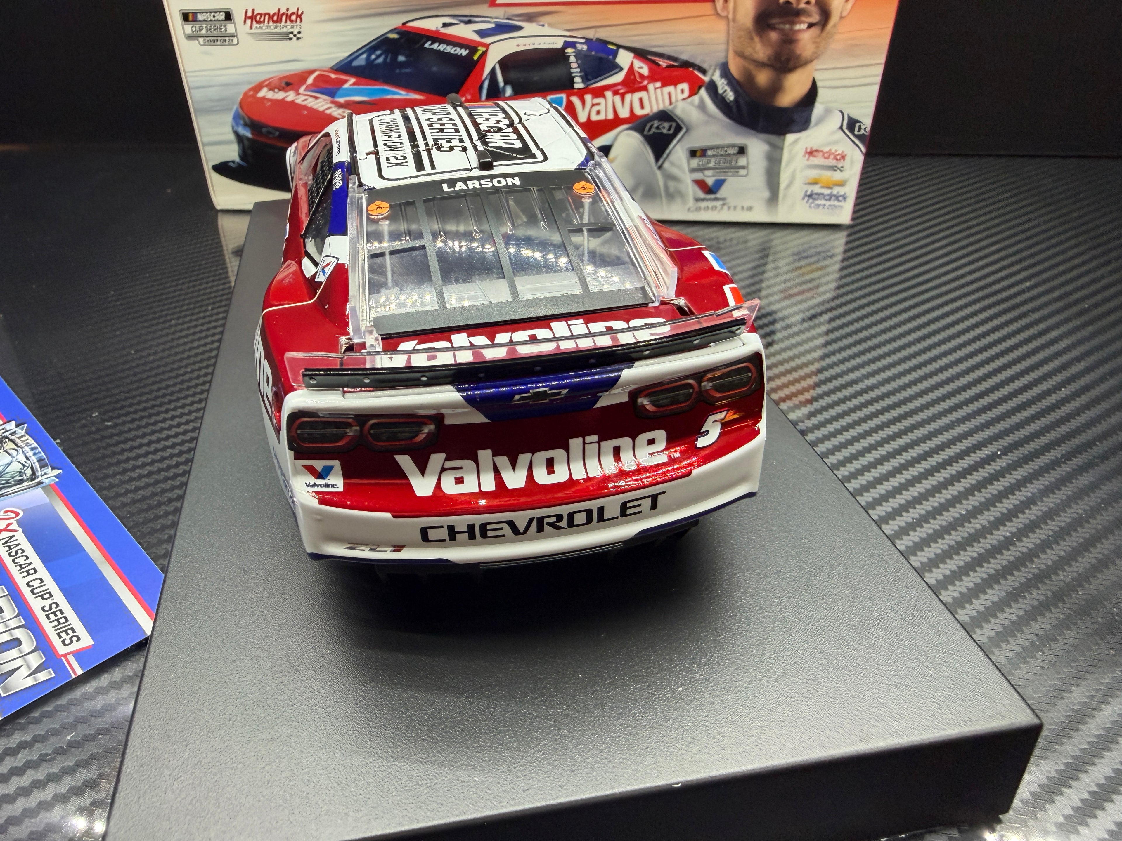 2025 Kyle Larson 1:24 Valvoline Champion COLOR CHROME Diecast