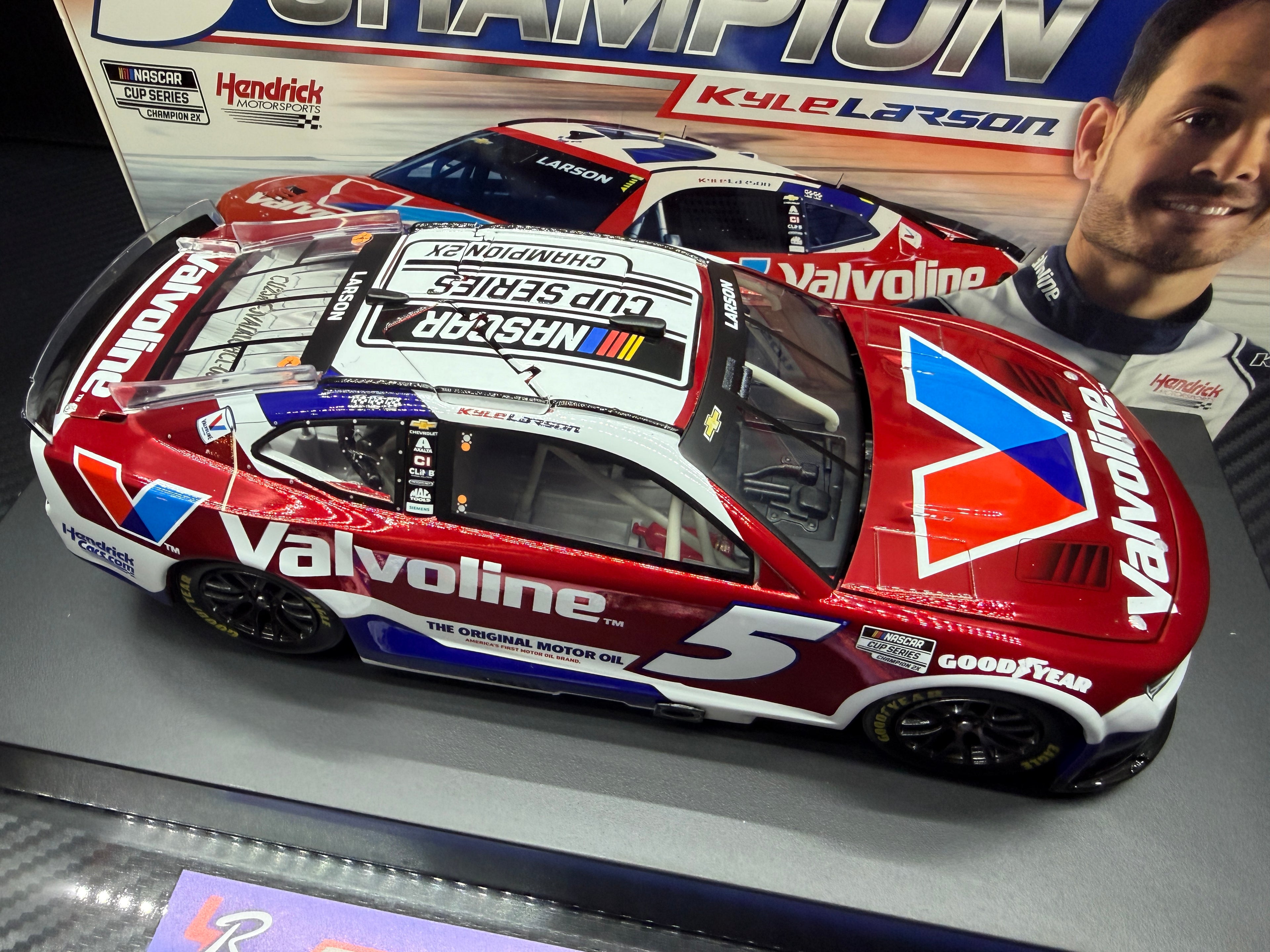 2025 Kyle Larson 1:24 Valvoline Champion COLOR CHROME Diecast