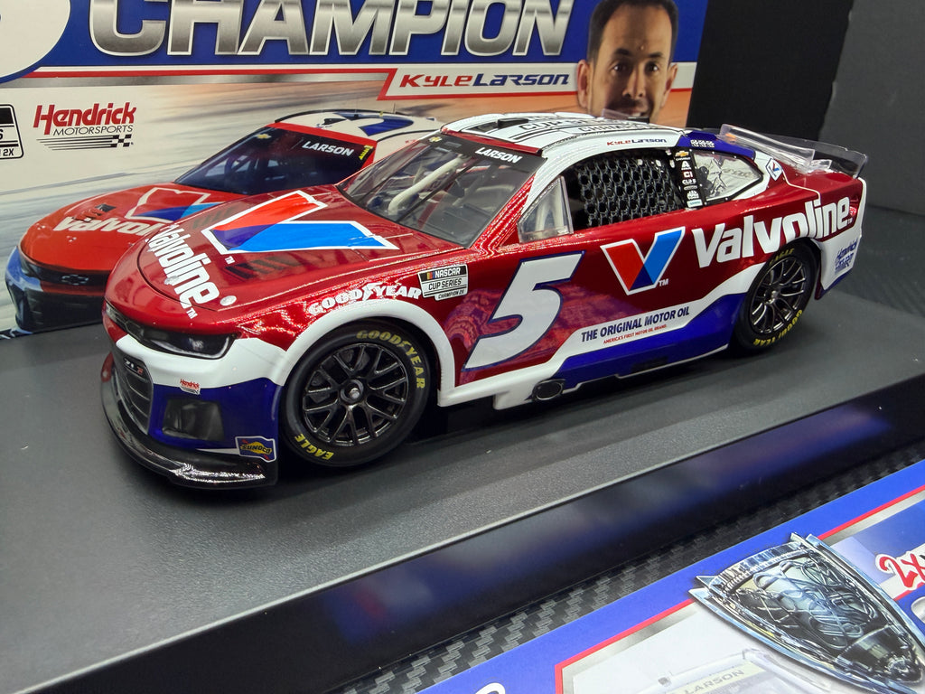 2025 Kyle Larson 1:24 Valvoline Champion COLOR CHROME Diecast