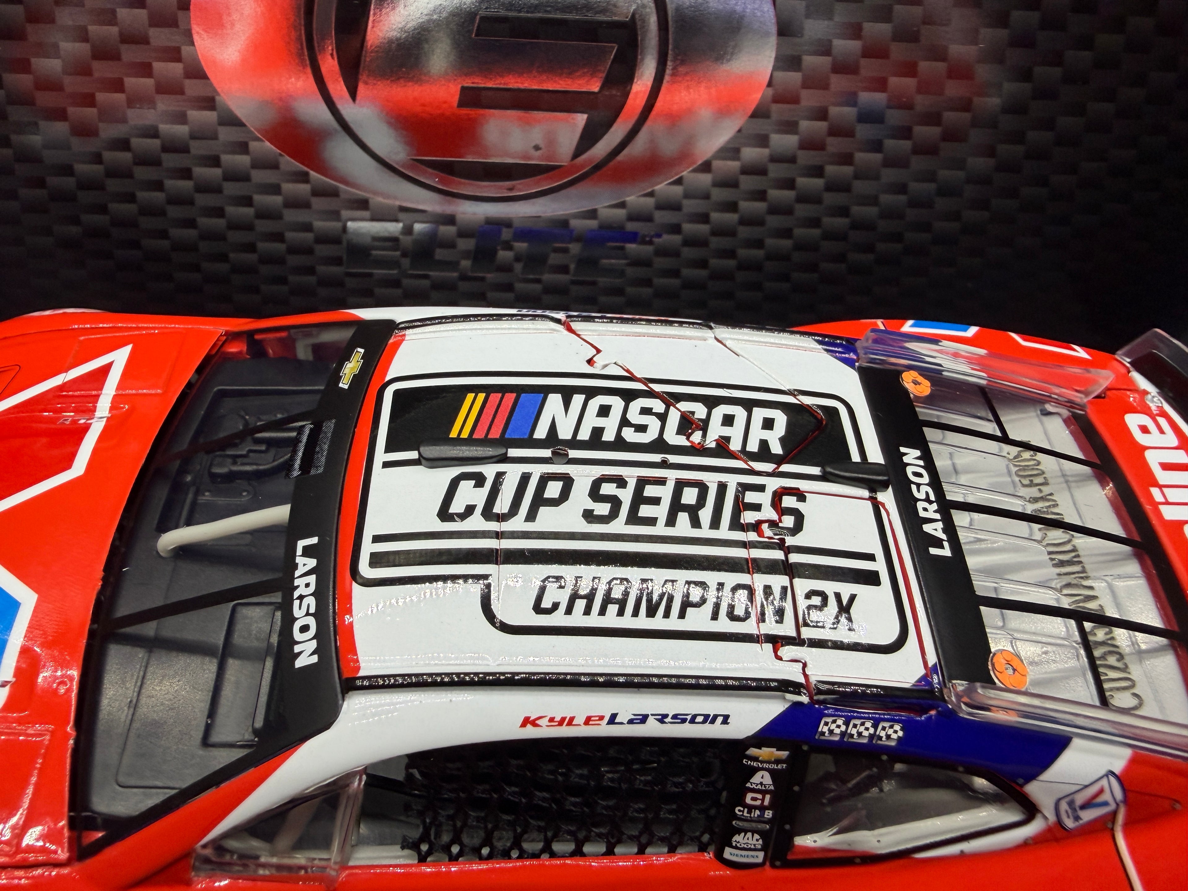 2025 Kyle Larson 1:24 Valvoline Champion ELITE Diecast
