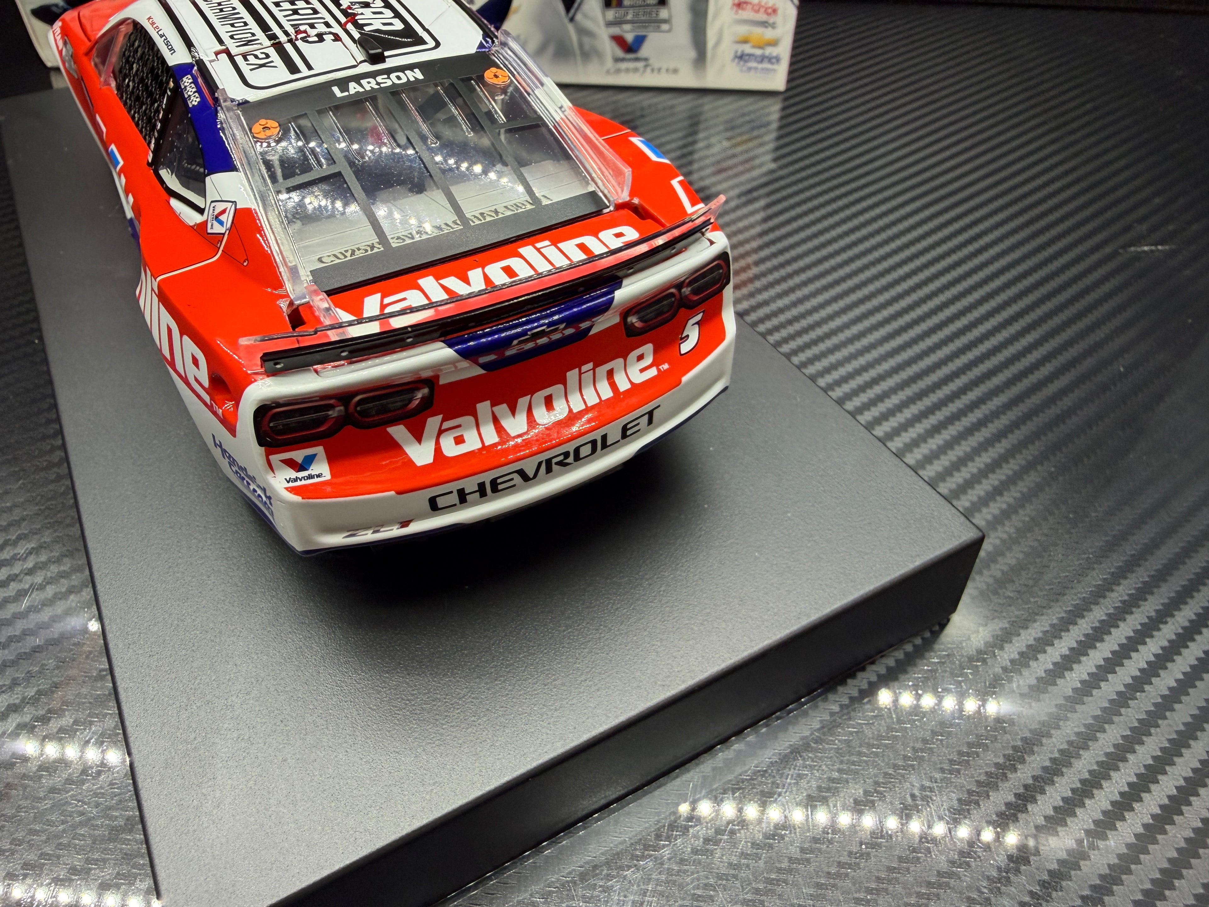 2025 Kyle Larson 1:24 Valvoline Champion Diecast