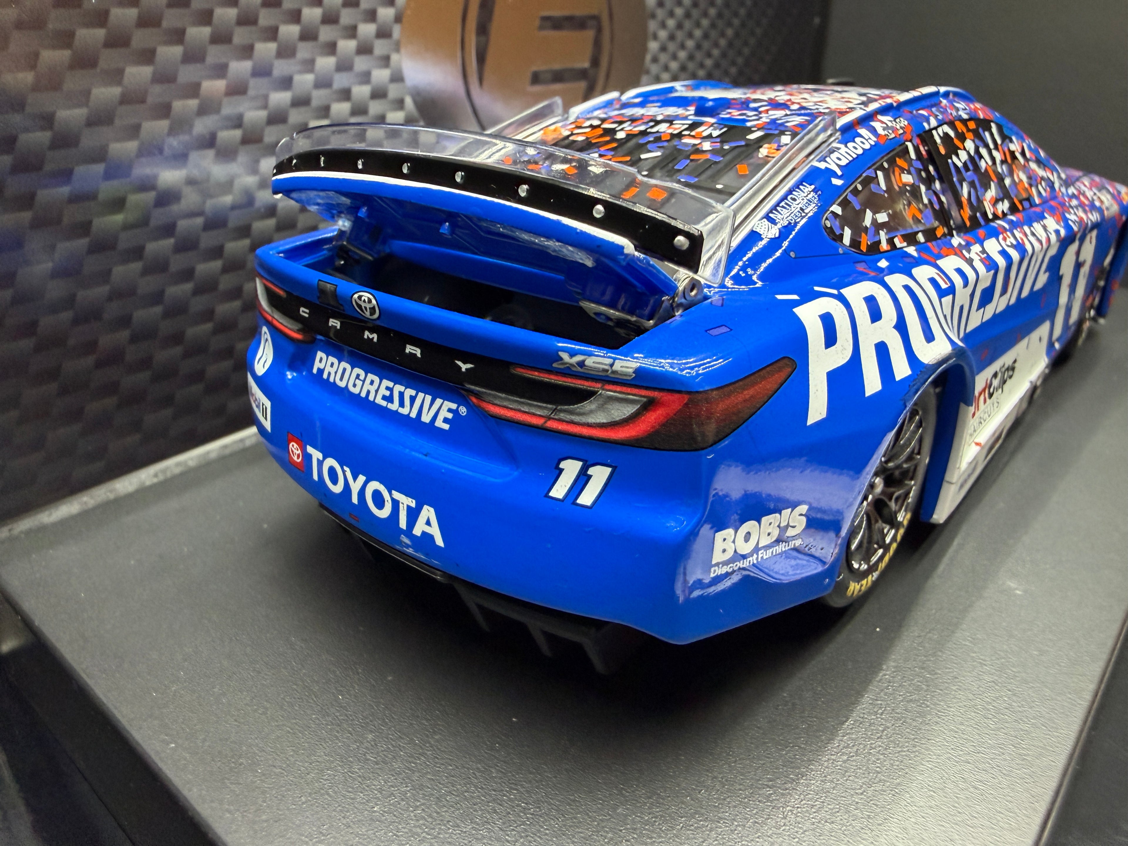 2025 Denny Hamlin 1:24 Progressive Dover Race Win Elite Diecast