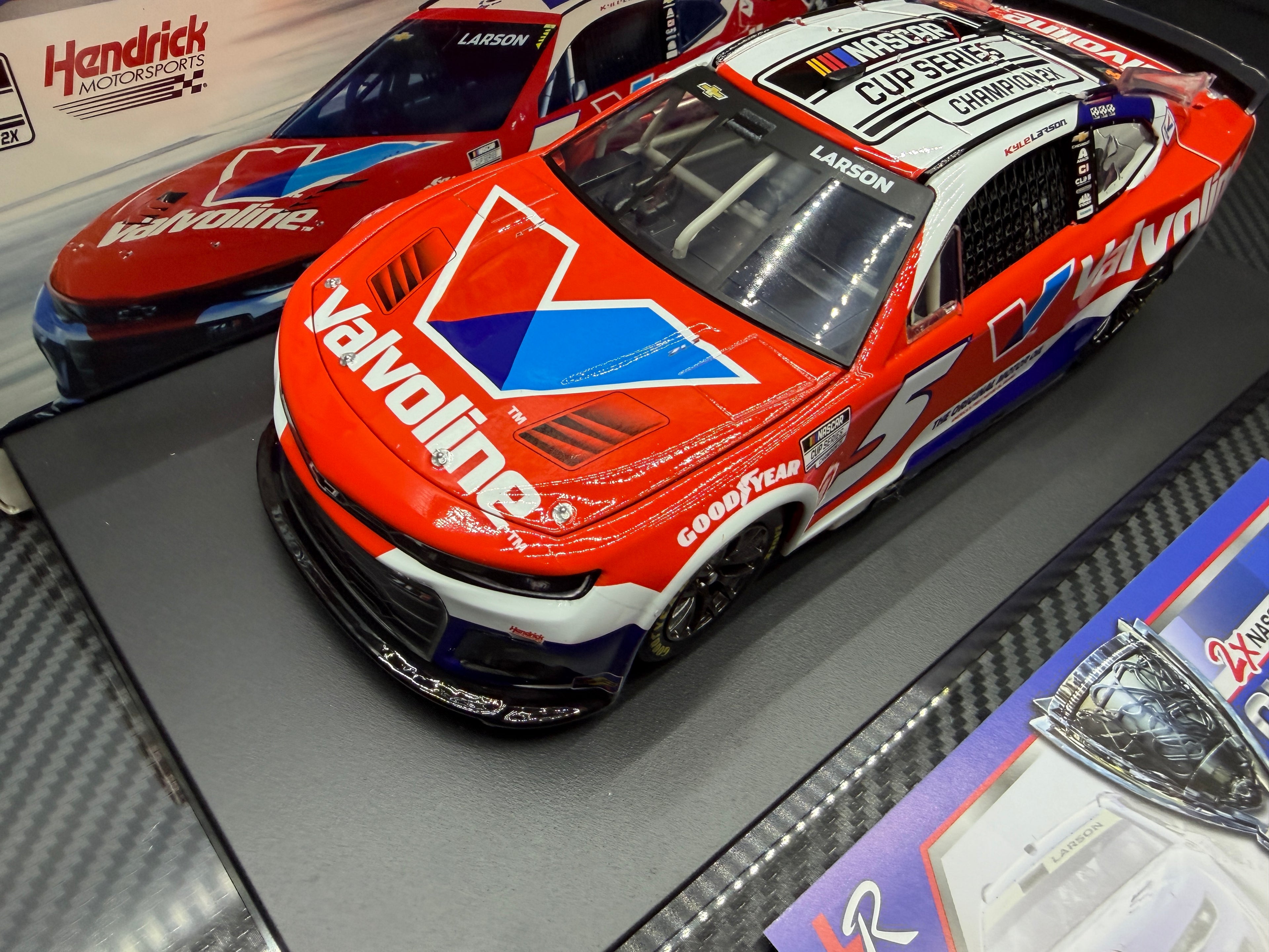 2025 Kyle Larson 1:24 Valvoline Champion Diecast