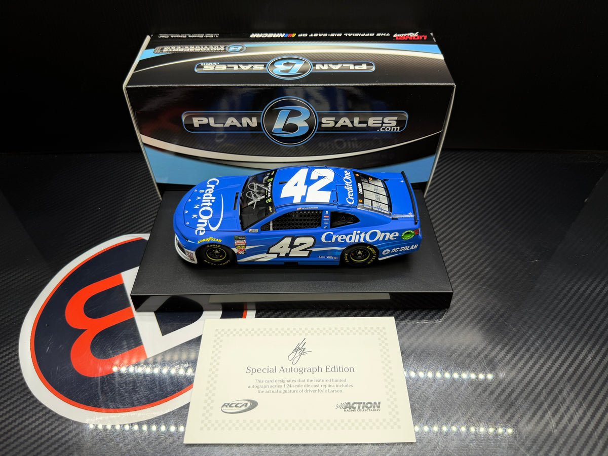 2019 Kyle Larson 1:24 Credit One Bank AUTOGRAPHED NASCAR Diecast
