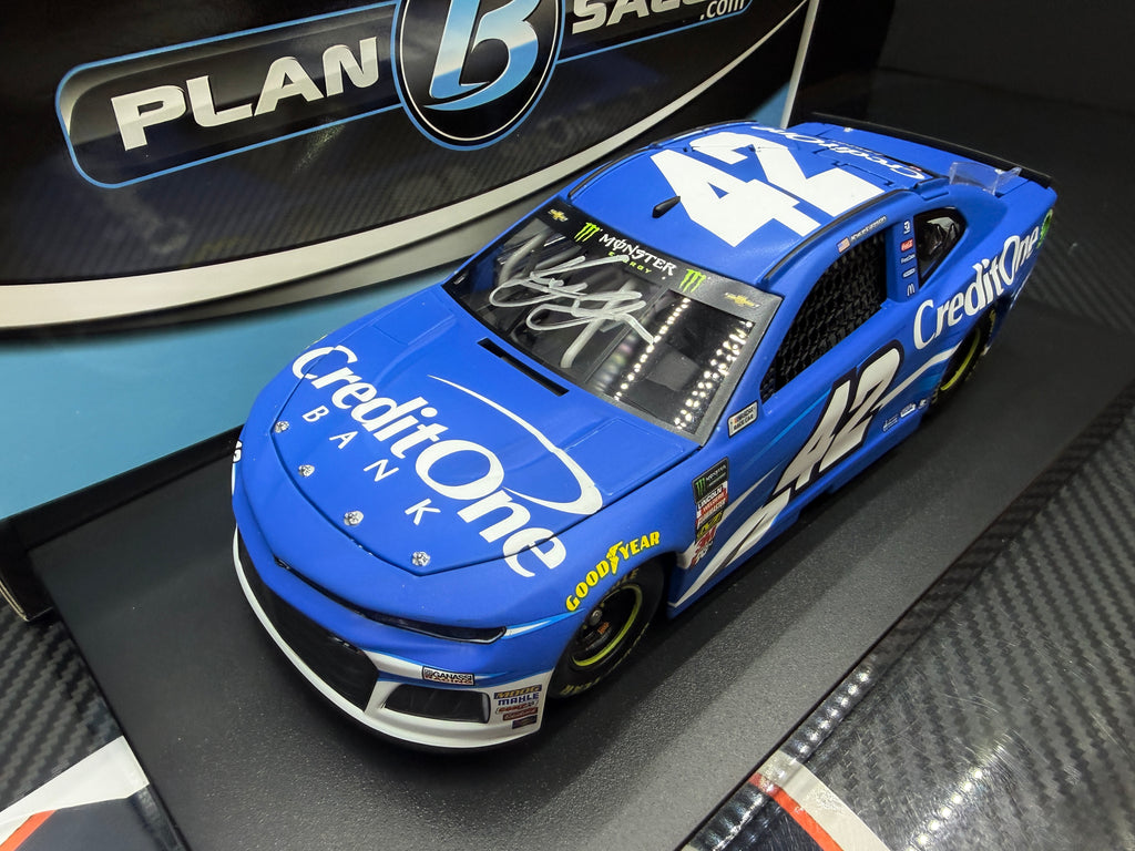 2019 Kyle Larson 1:24 Credit One Bank AUTOGRAPHED NASCAR Diecast