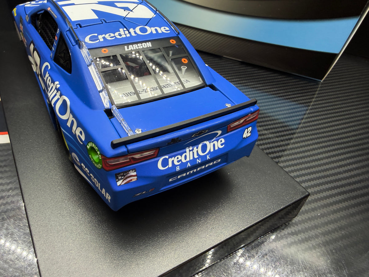 2019 Kyle Larson 1:24 Credit One Bank AUTOGRAPHED NASCAR Diecast